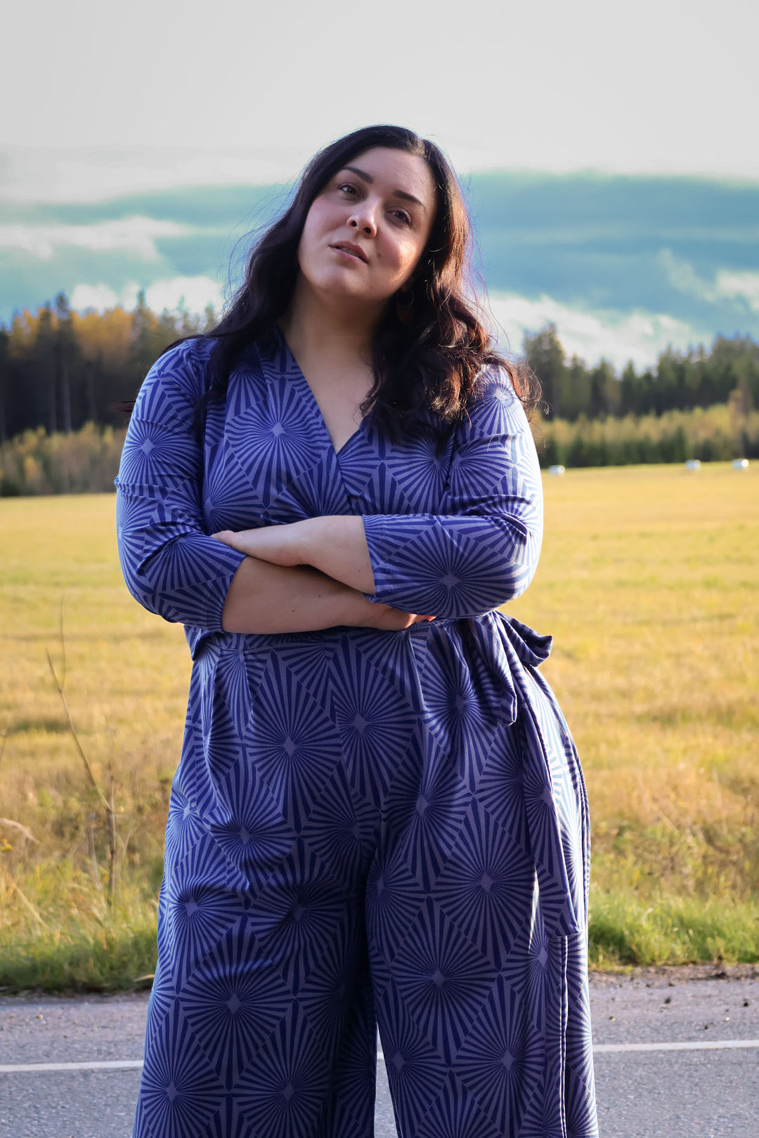 Madeline-kietaisuhaalari koossa XXL. Haalarissa on upea Diamonds-kuosi joka on Maija Nuppulan käsialaa.