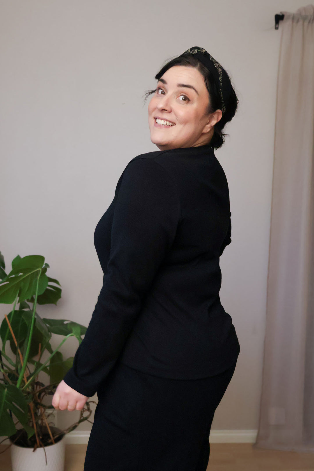 Pitkähihainen Jannika-t-paita on mitoitukseltaan reilu.