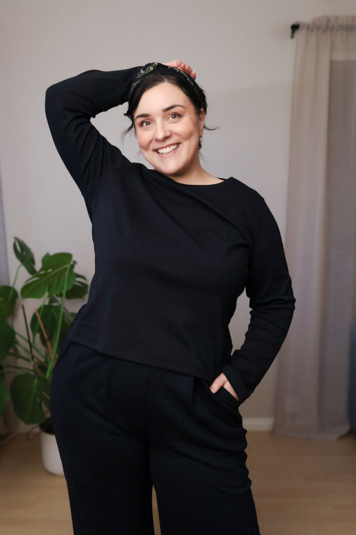 Pitkähihainen Jannika-t-paita koossa XL.