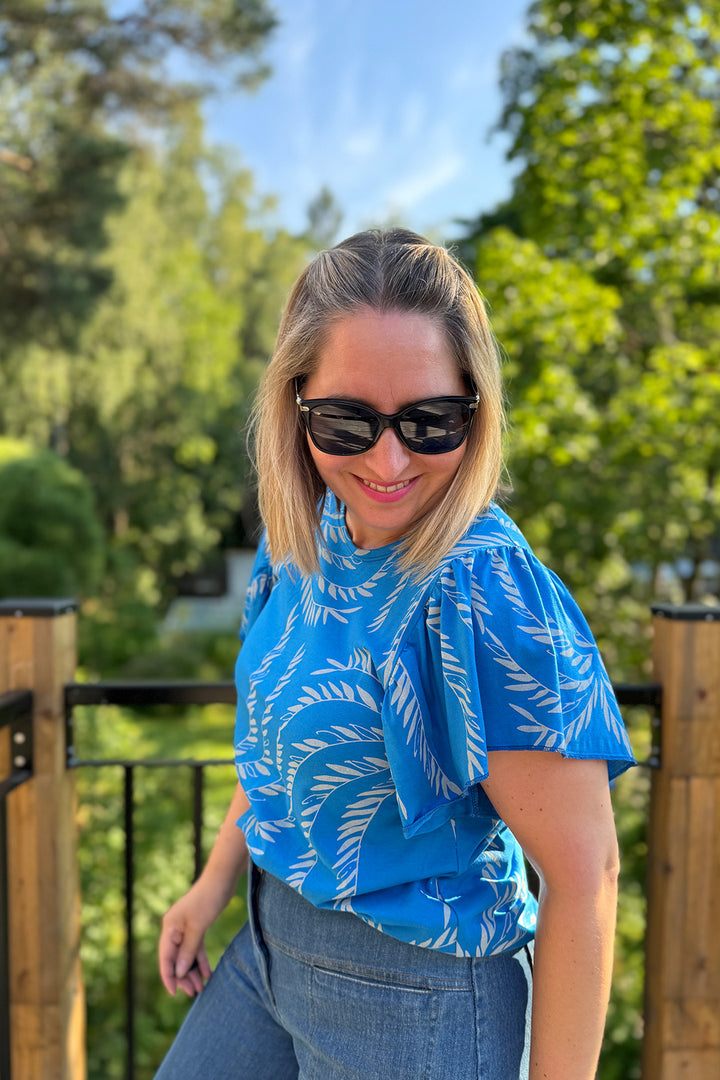 Julia-neulospusero Siivet-kuosilla
