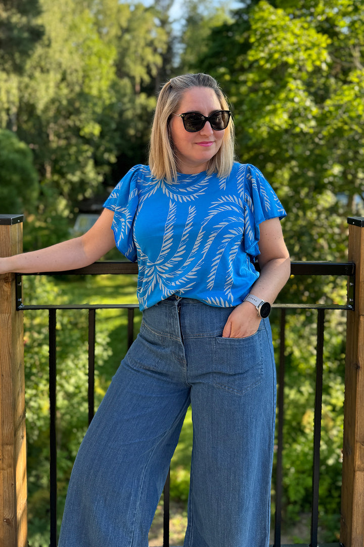 Julia-neulospusero Siivet-kuosilla