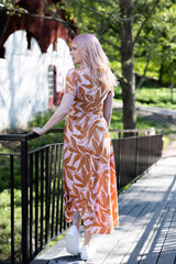 Laura-neuloskietaisumekko maxipituus Kielo-kuosilla
